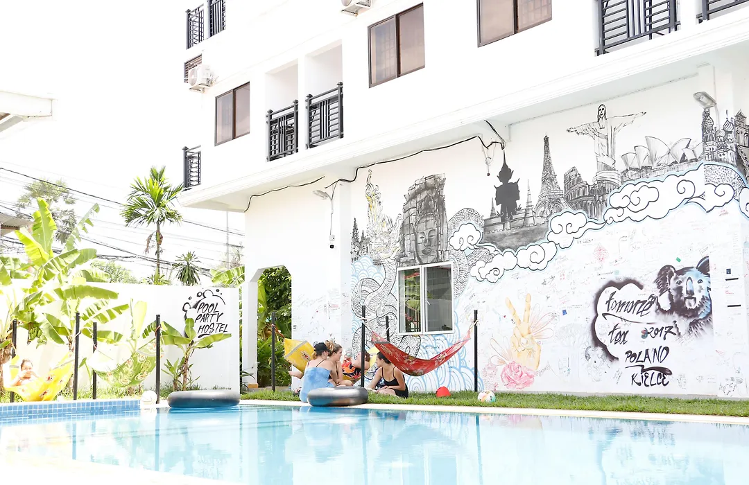 Pool Party Hostel-1