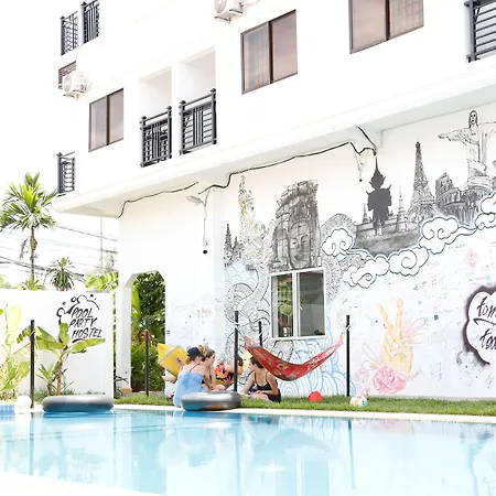 Pool Party Hostel-2